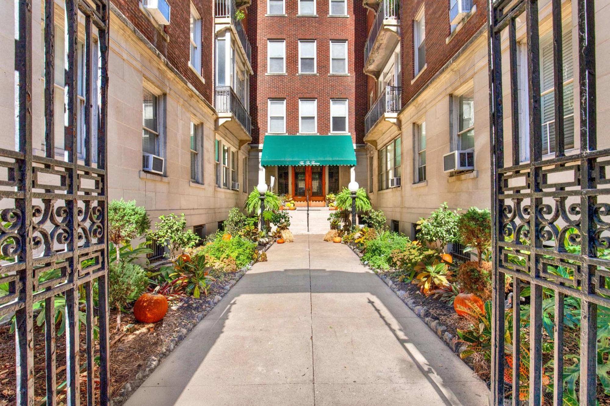 Downtown At The Derenne
